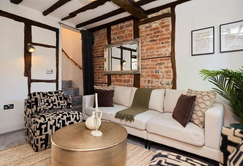 The Old Hatfield Haven   Spacious 6bdr House With Garden