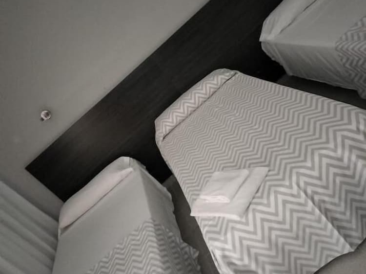 ユースホステル Hostal Tahiti Rs