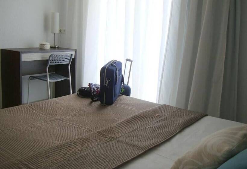 ユースホステル Hostal Tahiti Rs