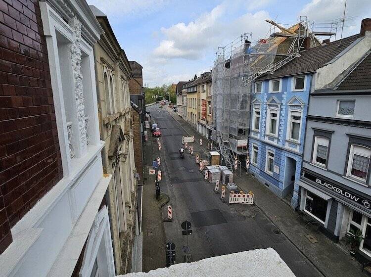 هاستل Sfn Home Stay