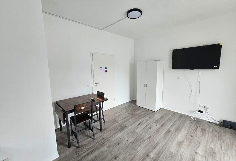 هاستل Sfn Home Stay