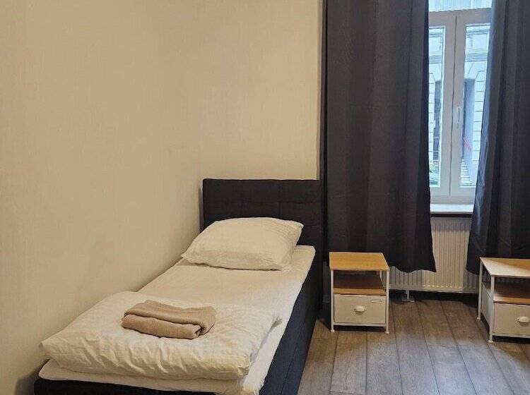 هاستل Sfn Home Stay