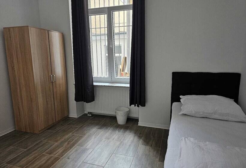 هاستل Sfn Home Stay