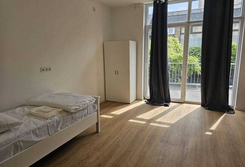 هاستل Sfn Home Stay