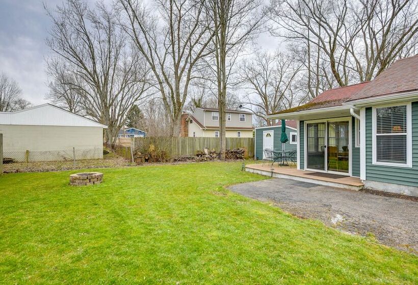 Angola Getaway: Walk To Lake Erie Beach Park!