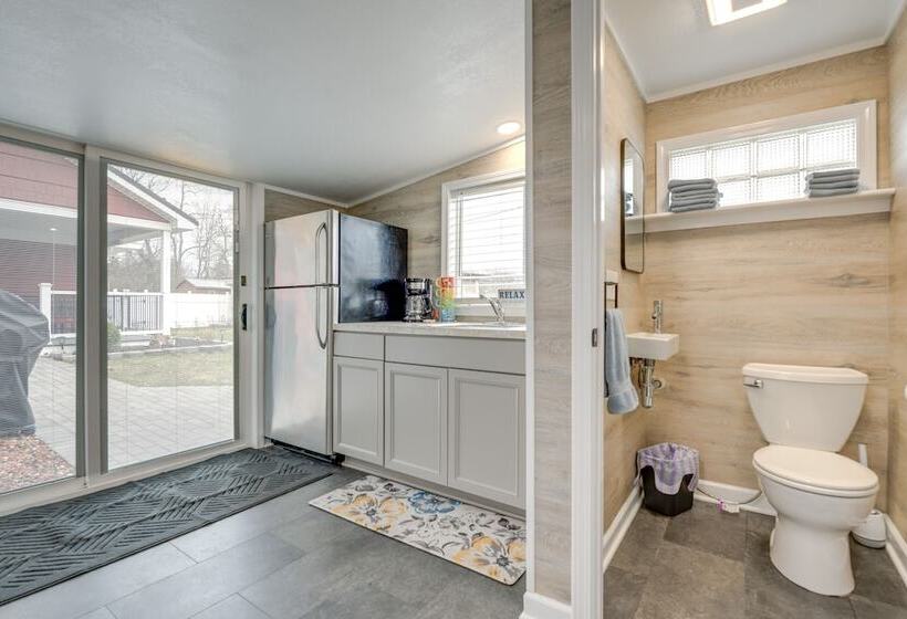 Angola Vacation Rental, Walk To Lake Erie Beach!