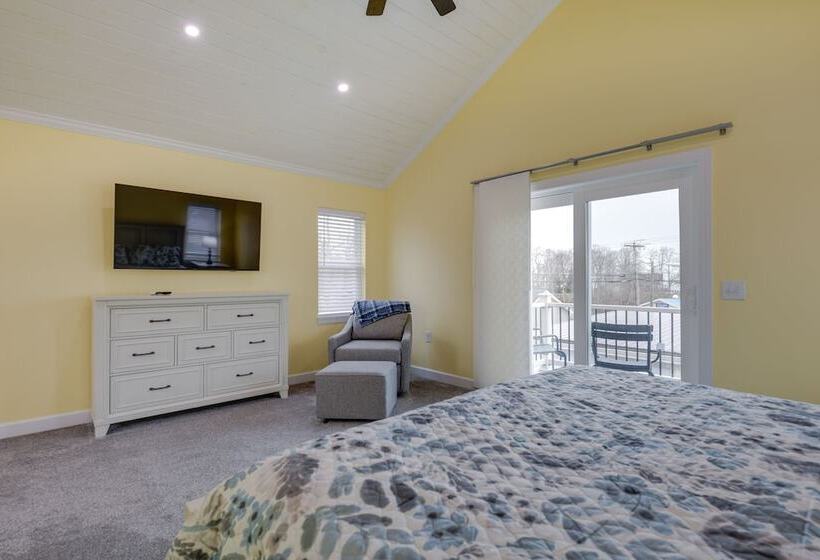 Angola Vacation Rental, Walk To Lake Erie Beach!