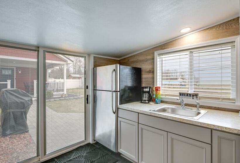 Angola Vacation Rental, Walk To Lake Erie Beach!