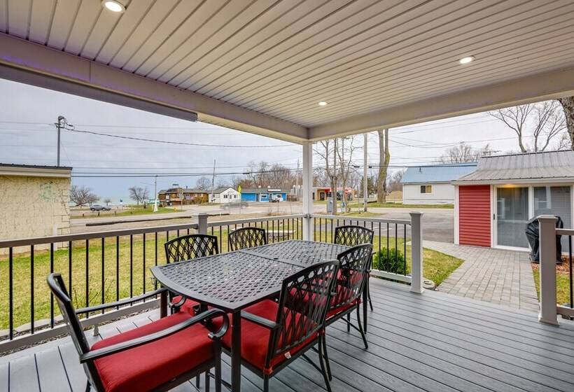 Angola Vacation Rental, Walk To Lake Erie Beach!