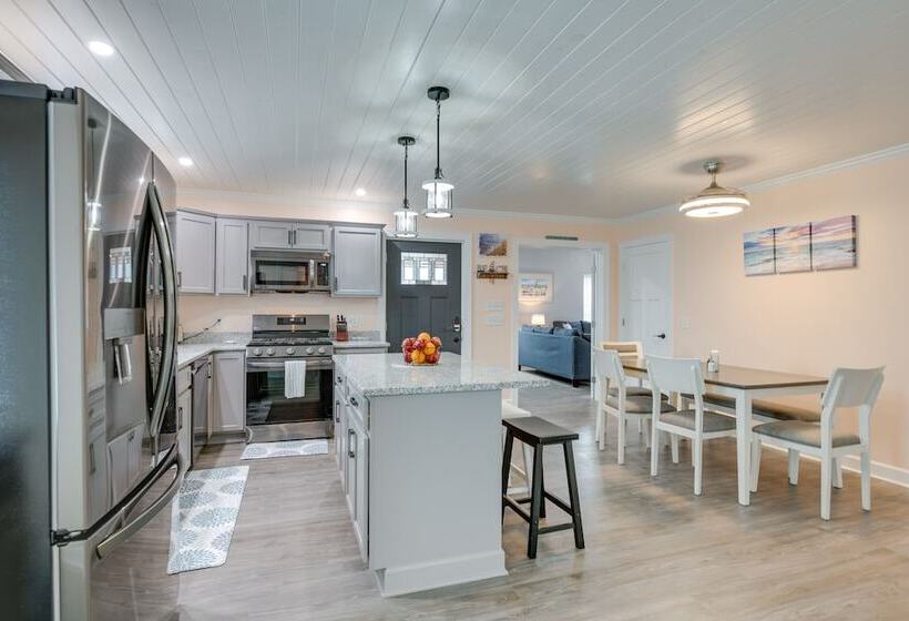 Angola Vacation Rental, Walk To Lake Erie Beach!