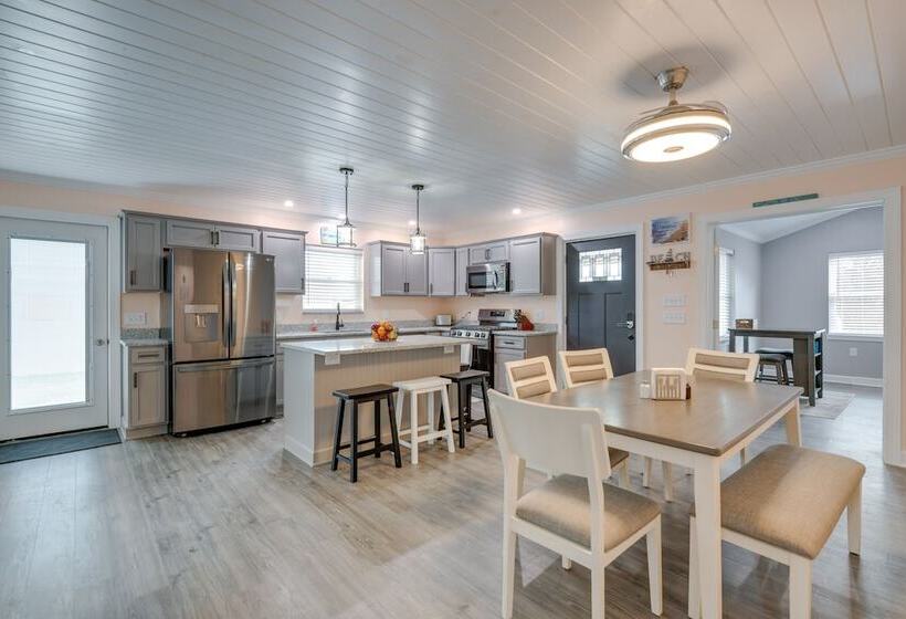 Angola Vacation Rental, Walk To Lake Erie Beach!