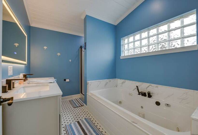 Angola Vacation Rental, Walk To Lake Erie Beach!