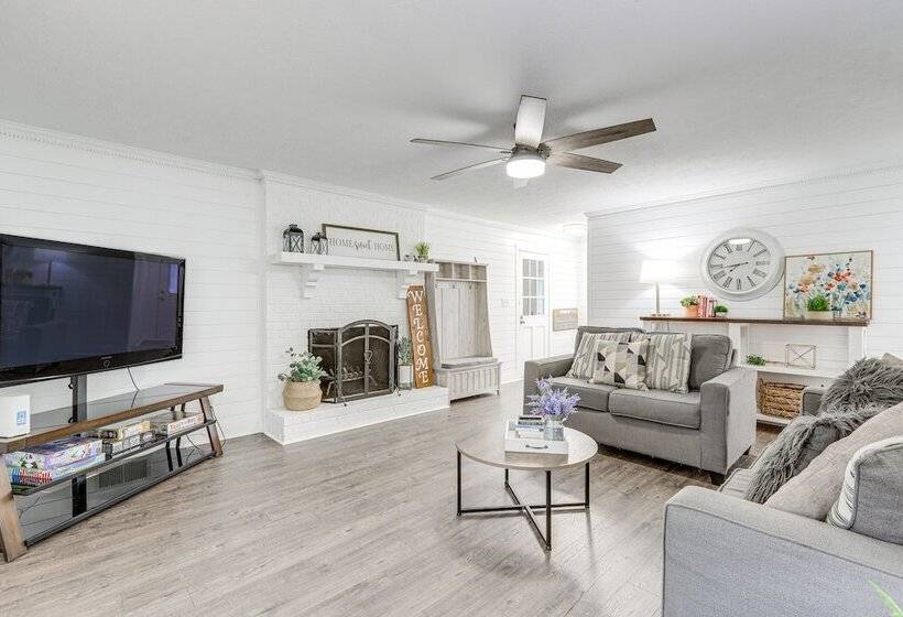 Atlanta Area Home W/ Office, Near Golfing & Hiking