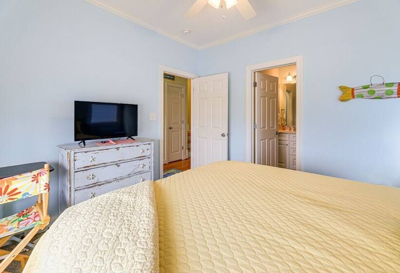 Atlantic Beach Retreat W/ 2 Decks: Steps To Beach!