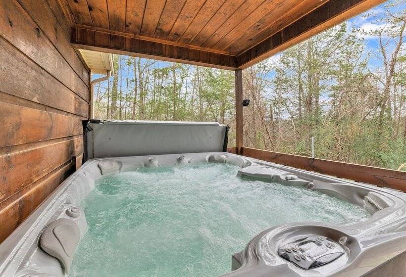 Cabin In The Woods W/ Hot Tub & Games!