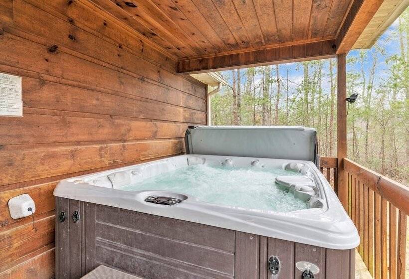 Cabin In The Woods W/ Hot Tub & Games!