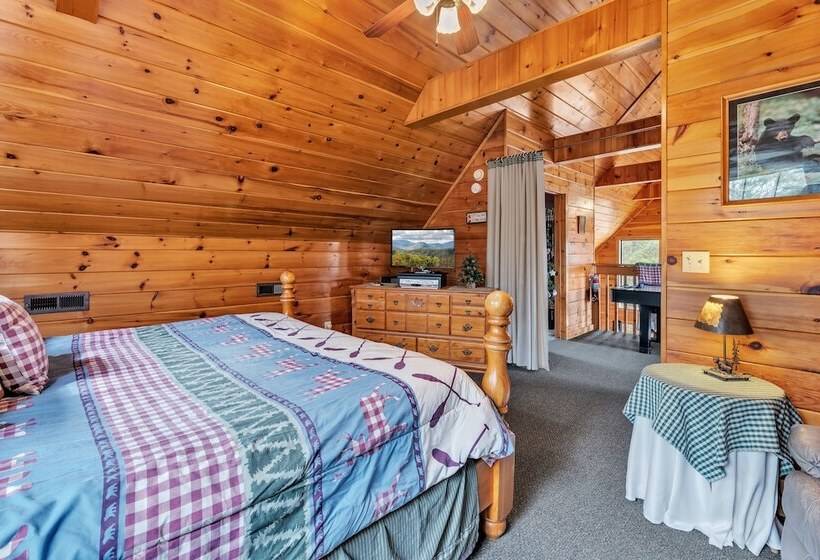 Cabin In The Woods W/ Hot Tub & Games!