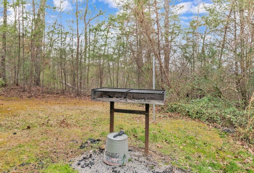 Cabin In The Woods W/ Hot Tub & Games!
