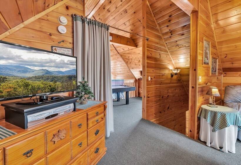 Cabin In The Woods W/ Hot Tub & Games!