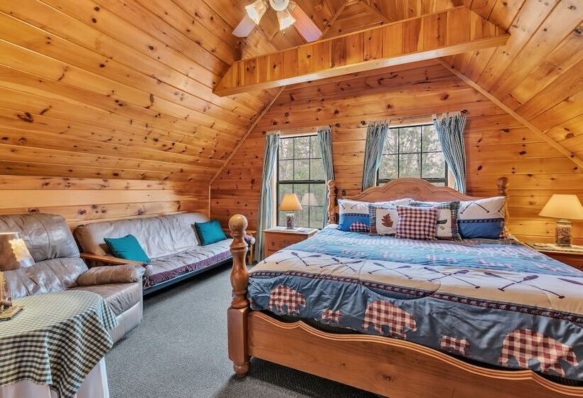 Cabin In The Woods W/ Hot Tub & Games!