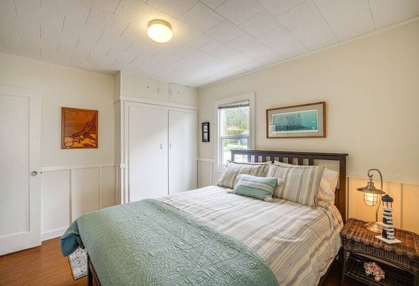 Beautiful Birch Bay Retreat W/ Deck & Fire Pit!