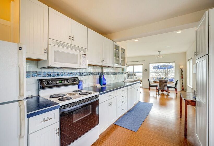 Beautiful Birch Bay Retreat W/ Deck & Fire Pit!