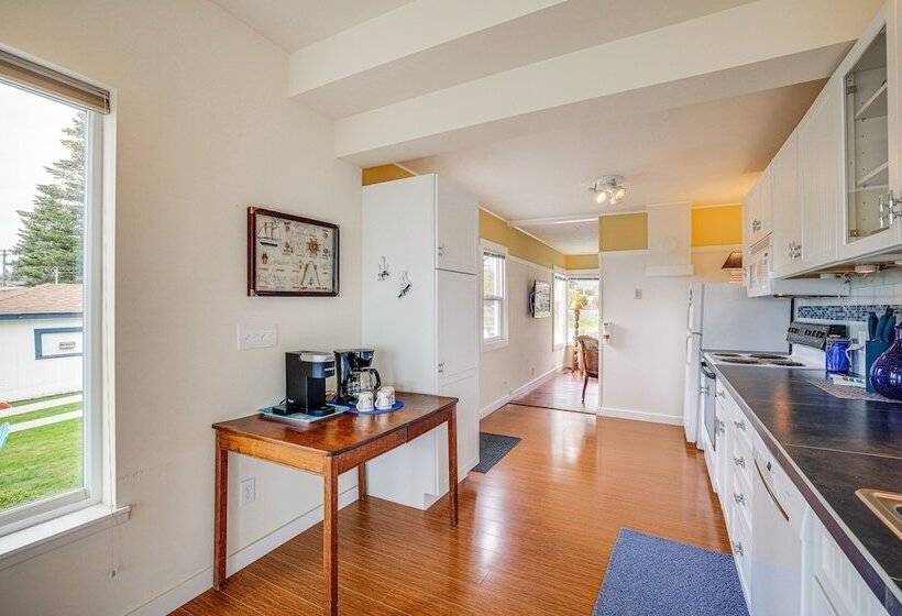 Beautiful Birch Bay Retreat W/ Deck & Fire Pit!