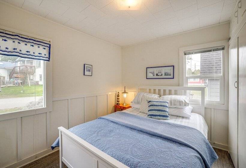 Beautiful Birch Bay Retreat W/ Deck & Fire Pit!