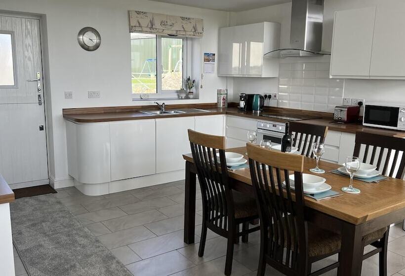 Beautiful, Private Farm Cottage In Anglesey