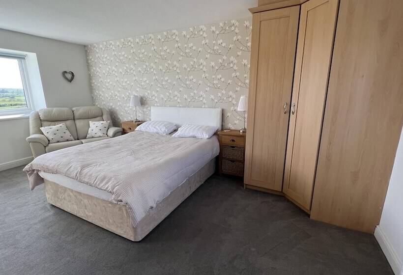 Beautiful, Private Farm Cottage In Anglesey