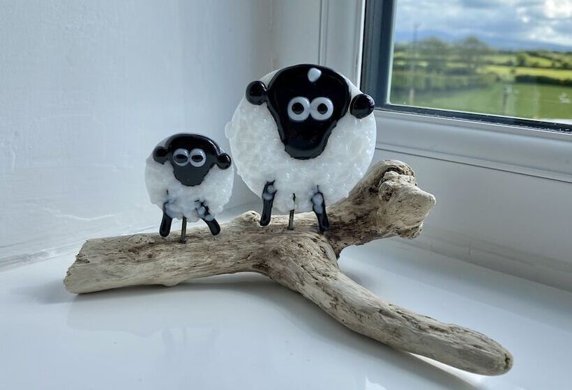 Beautiful, Private Farm Cottage In Anglesey