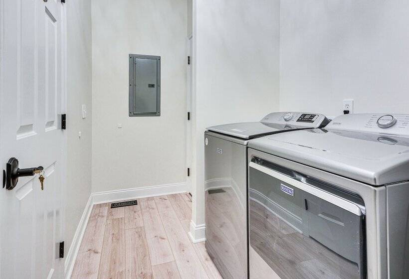 Bright & Elegant Home In High Point W/ Deck!