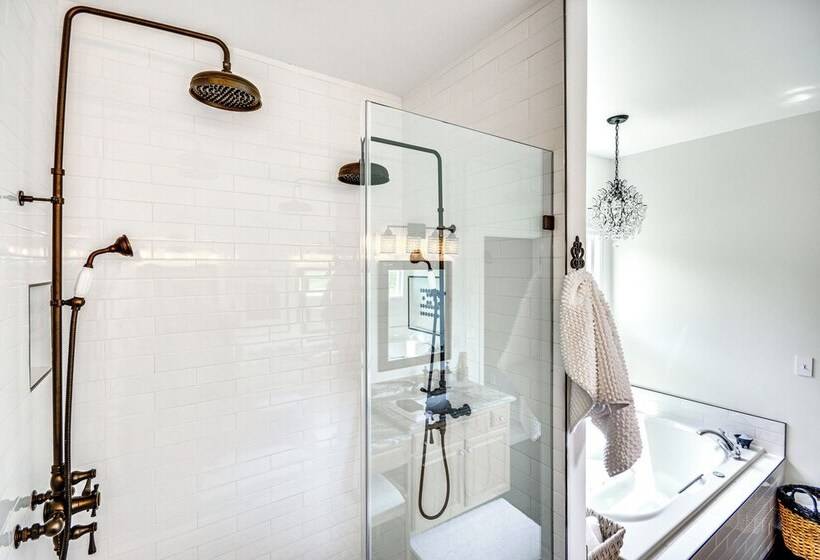 Bright & Elegant Home In High Point W/ Deck!