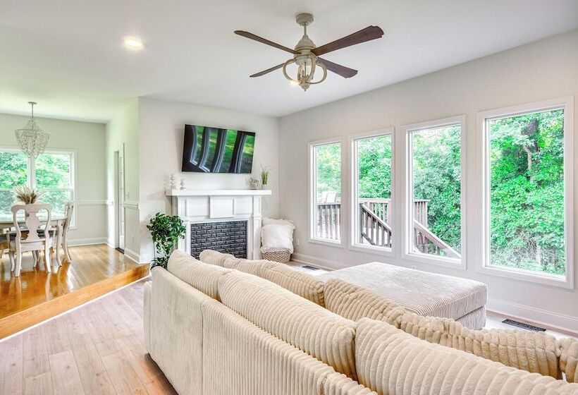 Bright & Elegant Home In High Point W/ Deck!