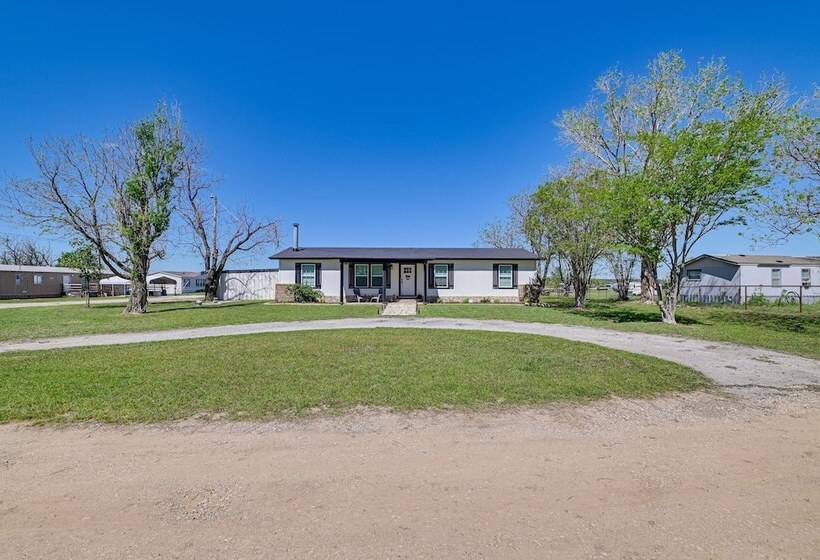 Bright Home W/ Fire Pit: Near Possum Kingdom Lake!