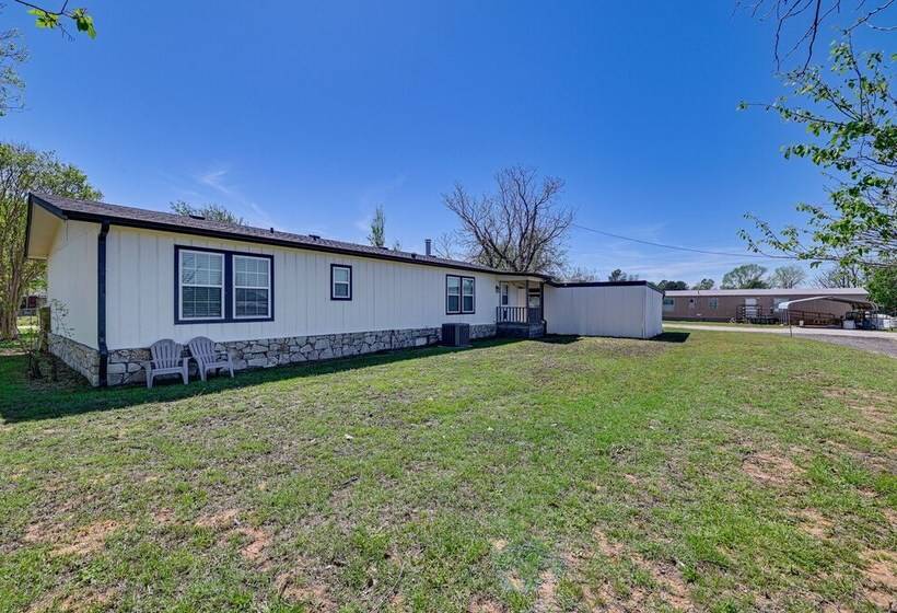 Bright Home W/ Fire Pit: Near Possum Kingdom Lake!