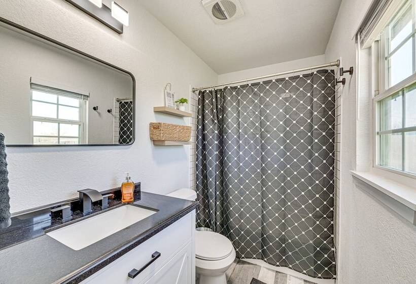 Bright Home W/ Fire Pit: Near Possum Kingdom Lake!