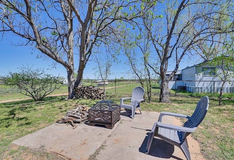 Bright Home W/ Fire Pit: Near Possum Kingdom Lake!