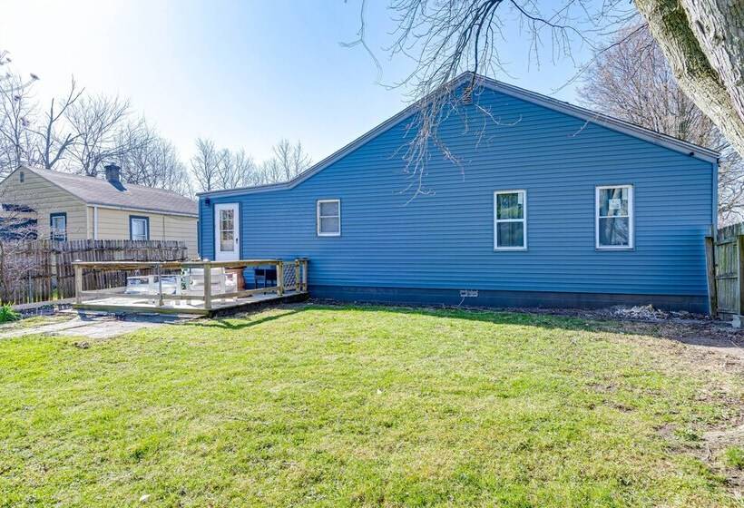 Bright Muncie Home W/ Yard ~ 2 Mi To Downtown!