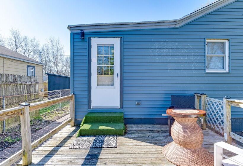 Bright Muncie Home W/ Yard ~ 2 Mi To Downtown!