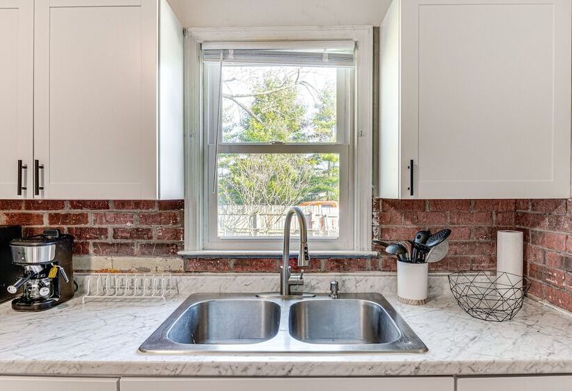 Bright Muncie Home W/ Yard ~ 2 Mi To Downtown!