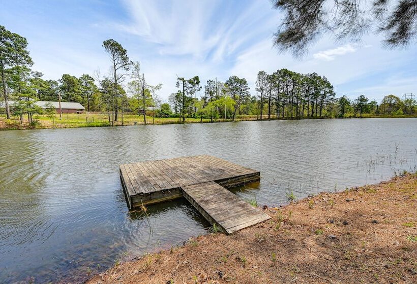 Broken Bow Cabin W/ Hot Tub & Fishing On Site!