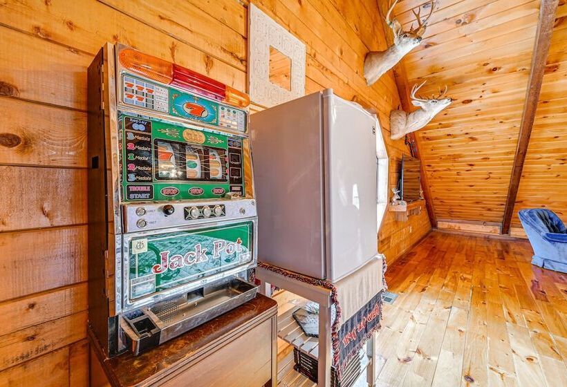 Broken Bow Cabin W/ Hot Tub & Fishing On Site!