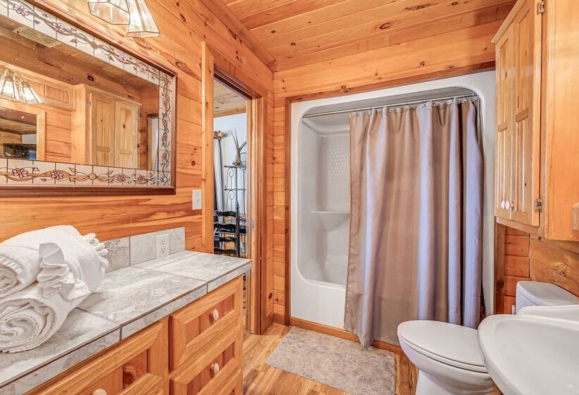 Broken Bow Cabin W/ Hot Tub & Fishing On Site!