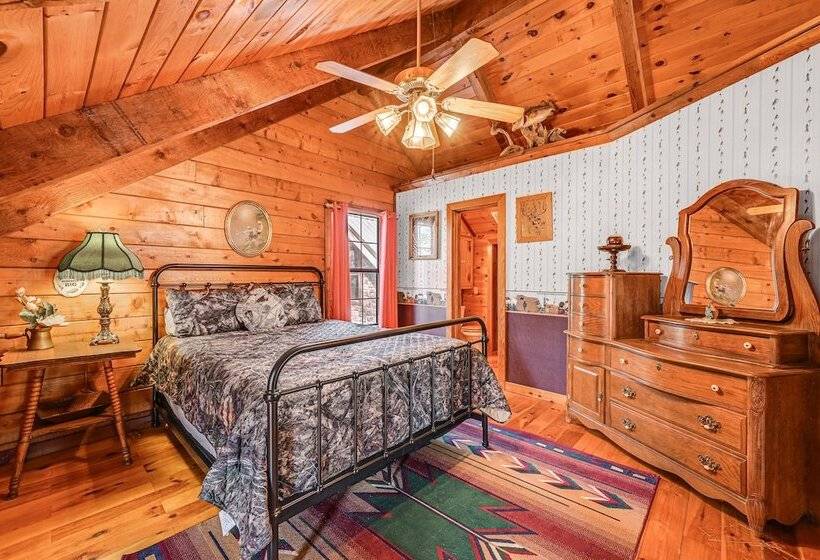 Broken Bow Cabin W/ Hot Tub & Fishing On Site!