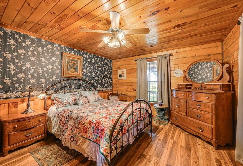 Broken Bow Cabin W/ Hot Tub & Fishing On Site!