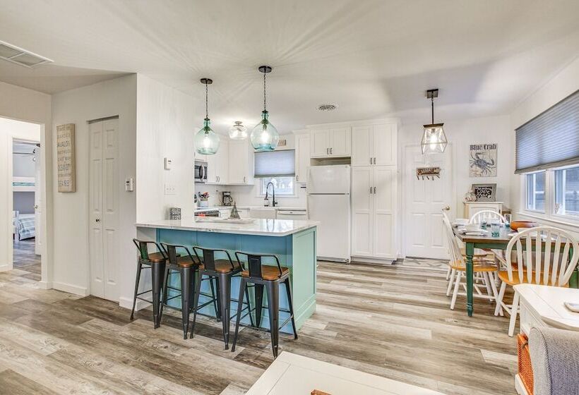 Cape May Home W/ Deck ~ 2 Mi To Beach!