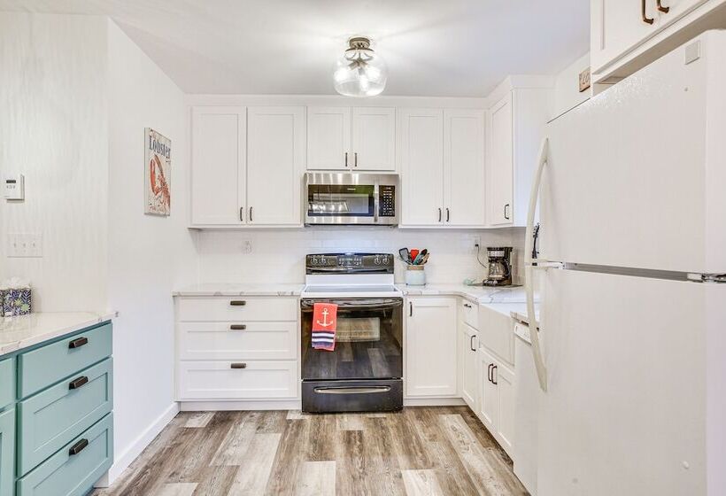 Cape May Home W/ Deck ~ 2 Mi To Beach!