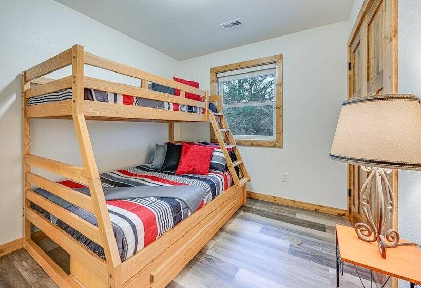 Castle Rock Lake Cabin: Water & Trail Access!