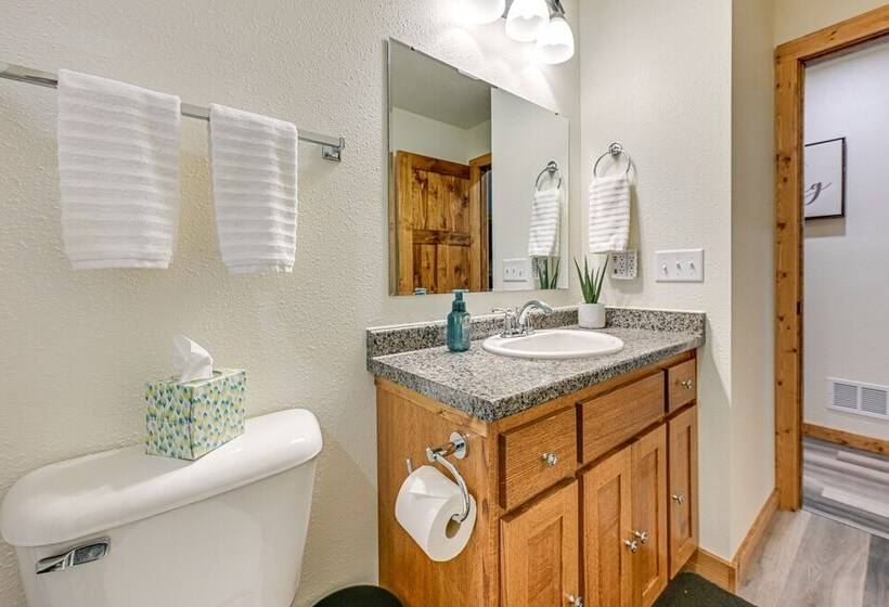 Castle Rock Lake Cabin: Water & Trail Access!